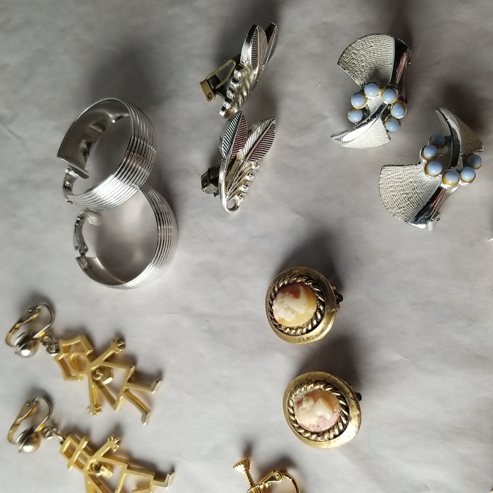 Various Clip-on Earring Collection - Picture 4 of 10